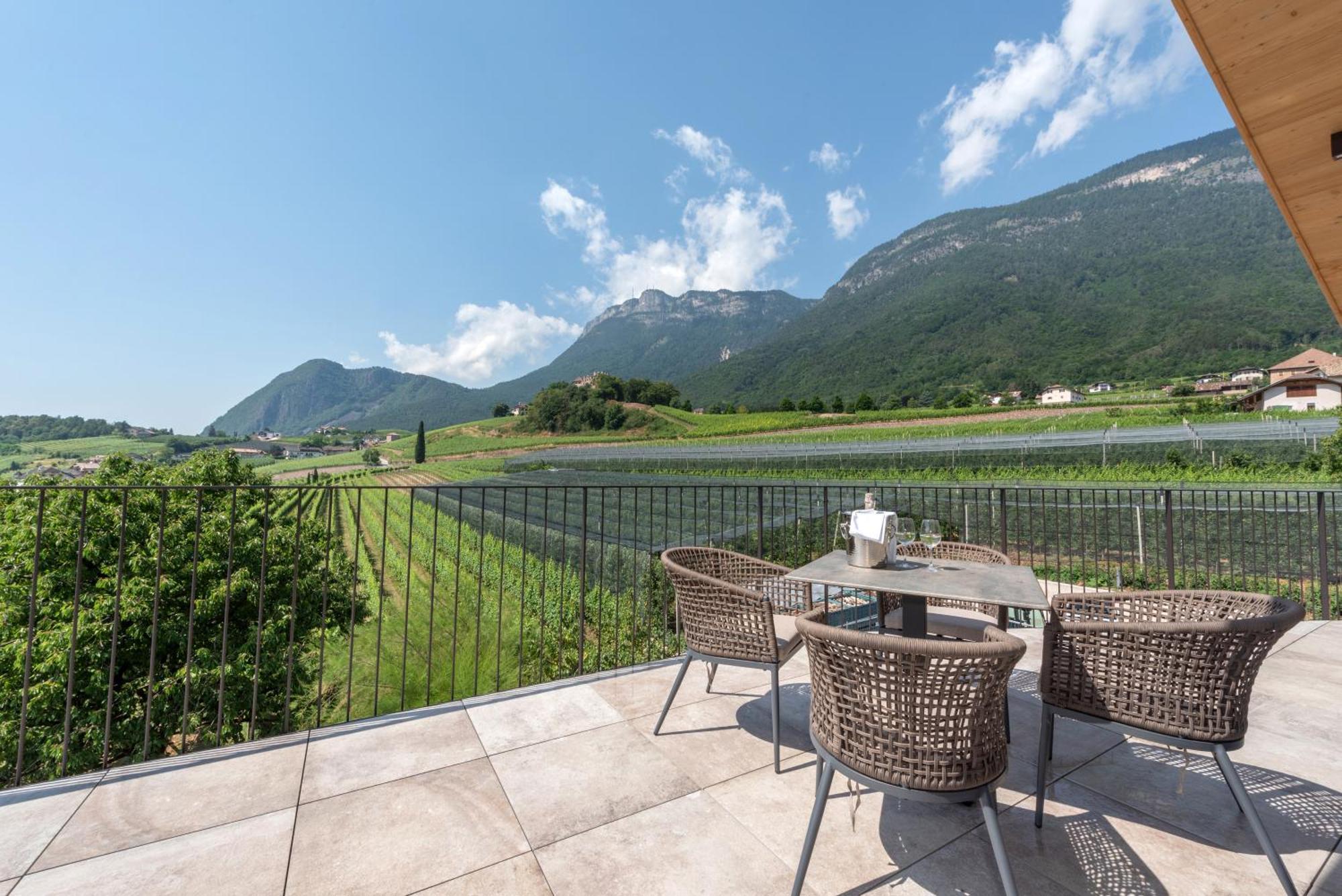 Villa Montis Exclusive Holiday Apartments In Eppan With Spectacular Views Of Dolomites And Bolzano Area Appiano Sulla Strada Del Vino Exterior photo
