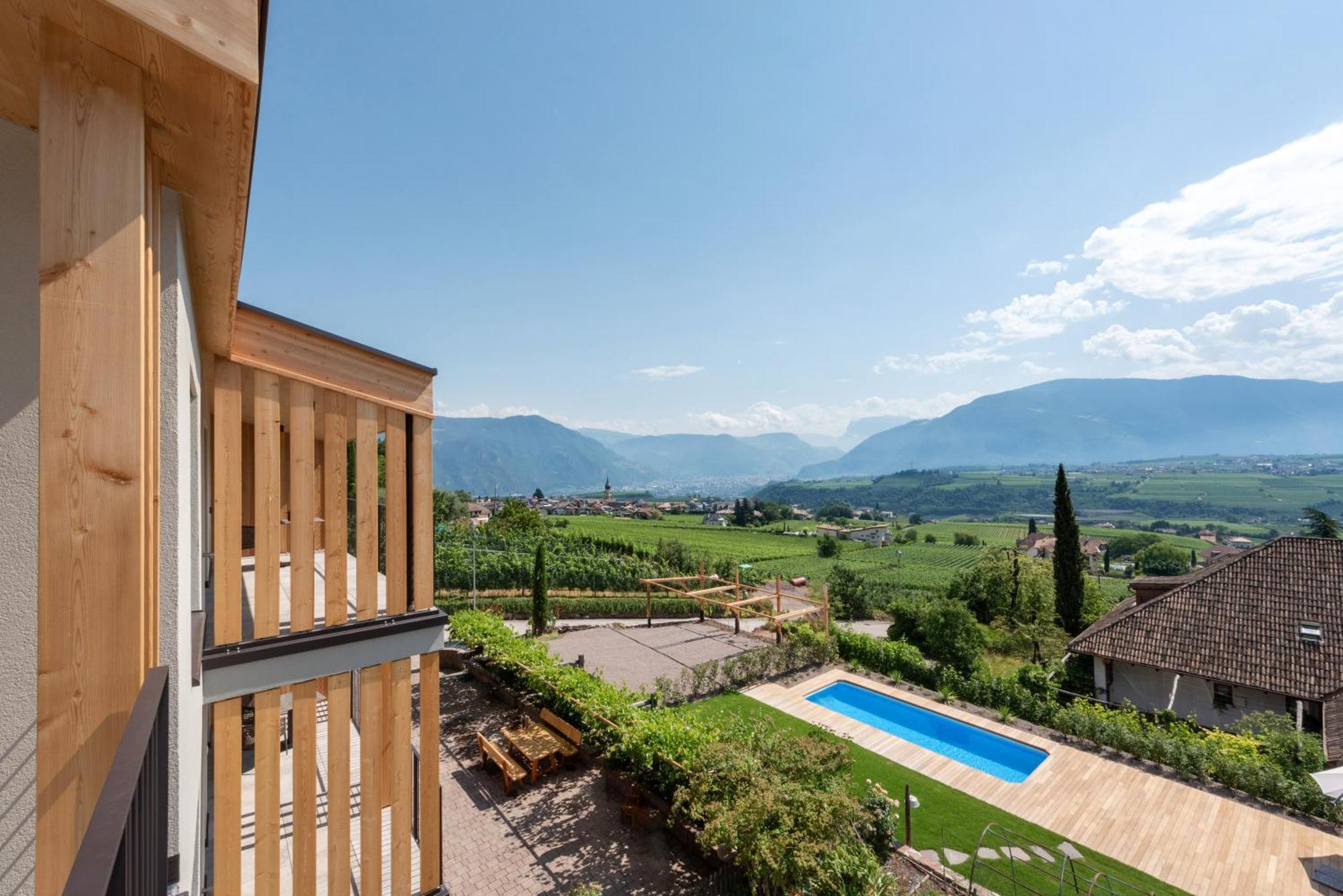 Villa Montis Exclusive Holiday Apartments In Eppan With Spectacular Views Of Dolomites And Bolzano Area Appiano Sulla Strada Del Vino Exterior photo